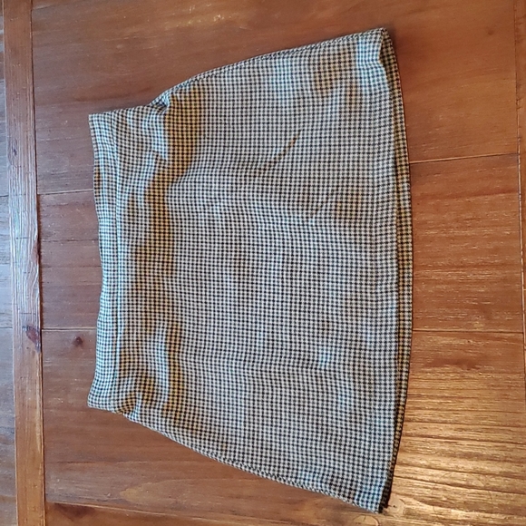 American Eagle Plaid Skirt - Picture 6 of 12
